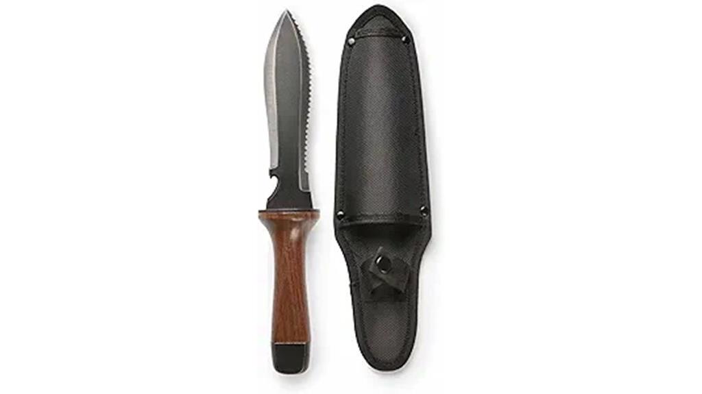 garden knife with wooden handle
